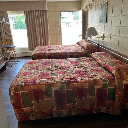 Goodknight Inn Lloydminster Bagian luar foto