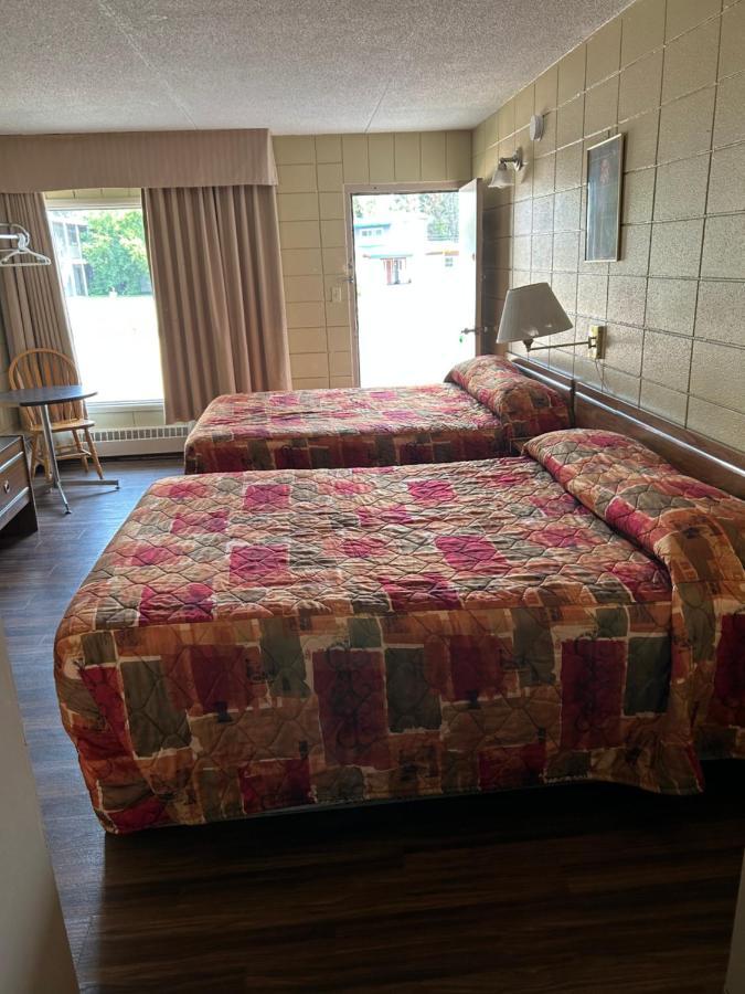 Goodknight Inn Lloydminster Bagian luar foto