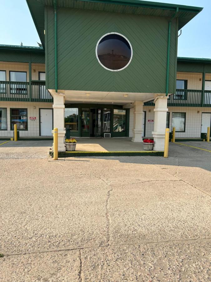 Goodknight Inn Lloydminster Bagian luar foto